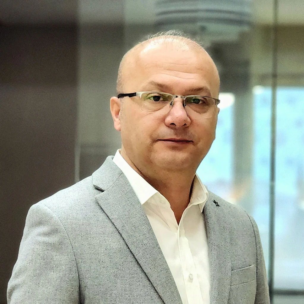 Ayhan Uğur