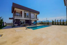 Döşemealtı Yeşilbayır'da Satılık 4+2 Havuzlu Villa