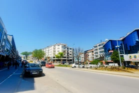 GÖRÜKLE'NİN TAM MERKEZİNDE İÇİ ÖZEL YAPILI ARAKAT SATILIK DAİRE