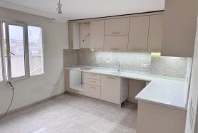 YEŞİLLİK CADDESİNE YAKIN TADİLATLI SATILIK GENİŞ DAİRE